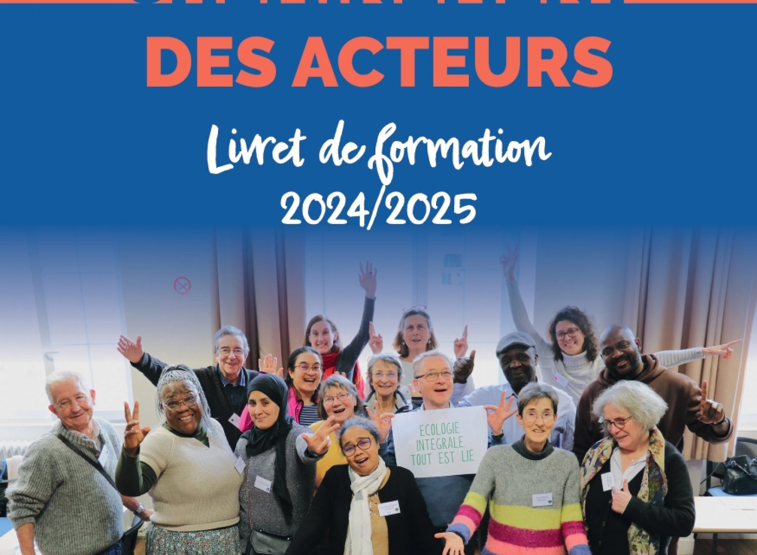 première de couverture du livret de formation où il est écrit "formation et cheminement des acteurs - livret de formation 2024-2025". Des personnes souriantes sont aussi en photo. 